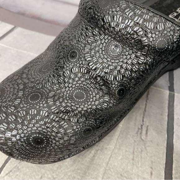 Dansko Sunburst Pewter Black Leather Professional Clogs Shoes Mules 37 6.5-7 - Picture 7 of 13